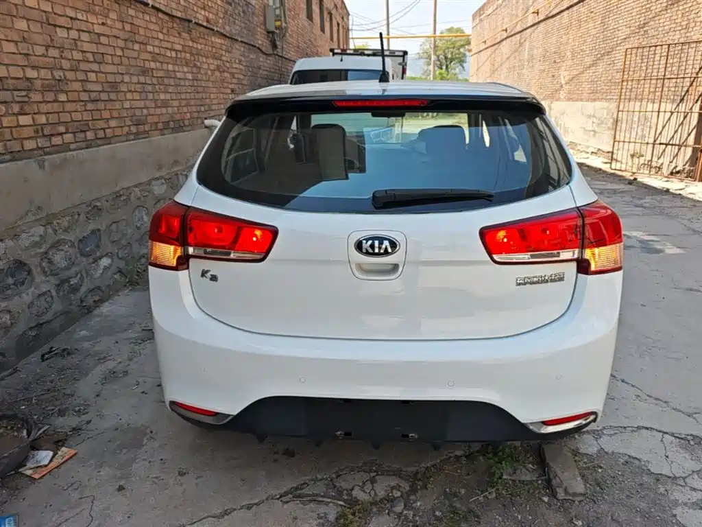 Kia K2 2015 — фото 6