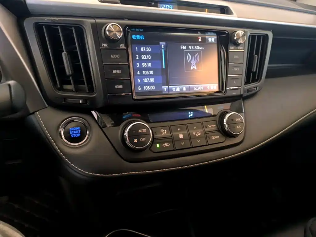 Toyota RAV4 2018 — фото 13
