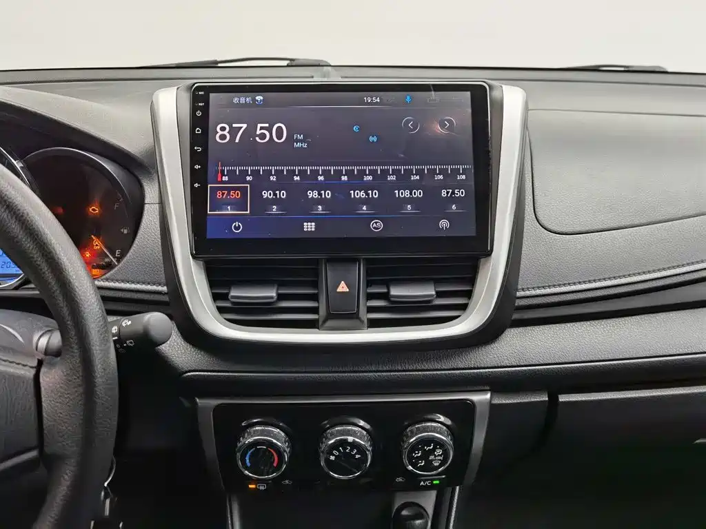 Toyota Yaris L 2019 — фото 12