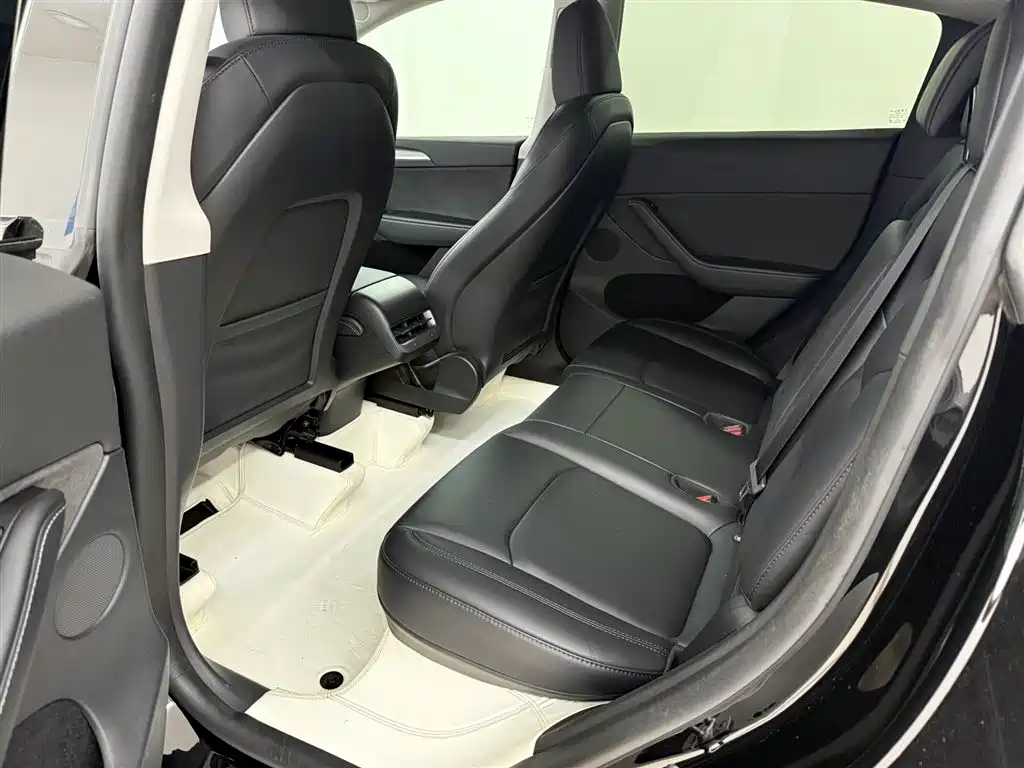 Tesla Model Y 2023 — фото 13