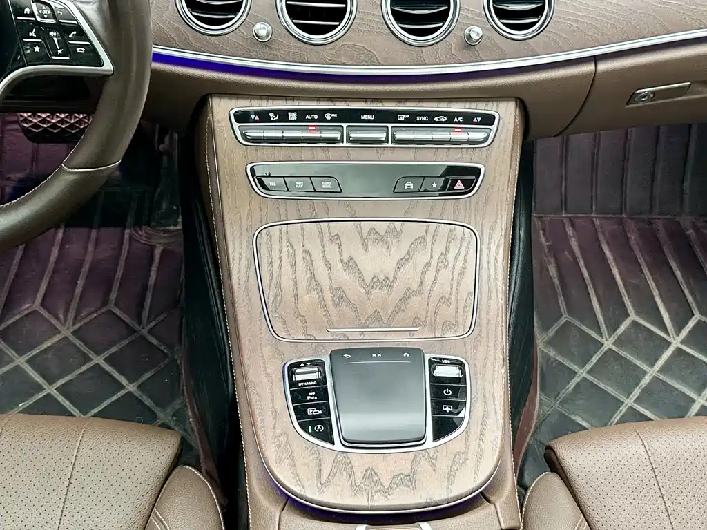 Mercedes-Benz E-Class 2022 — фото 15