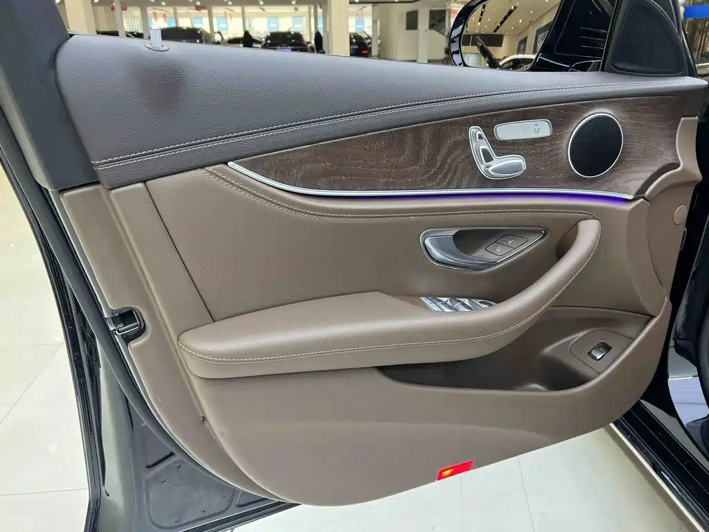 Mercedes-Benz E-Class 2023 — фото 14