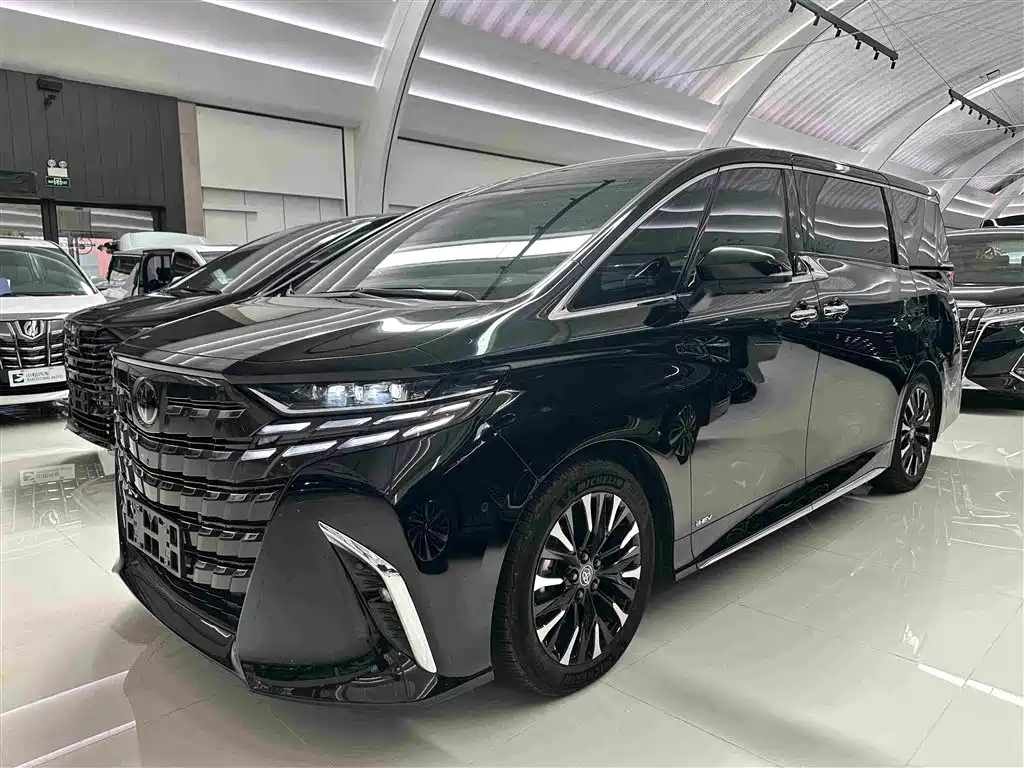 Toyota Alphard 2025 — фото 1