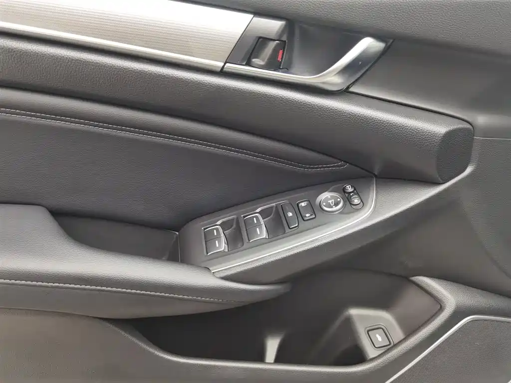 Honda Accord 2022 — фото 9