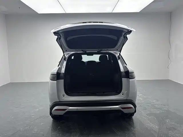 BYD Song L DM-i 2025 — фото 16