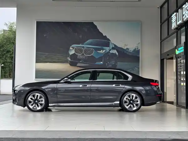 BMW i7 2023