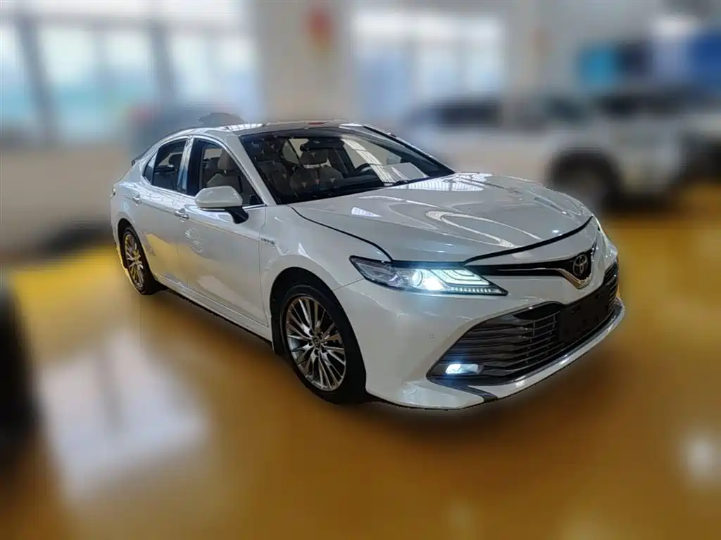 Toyota Camry 2018 — фото 7