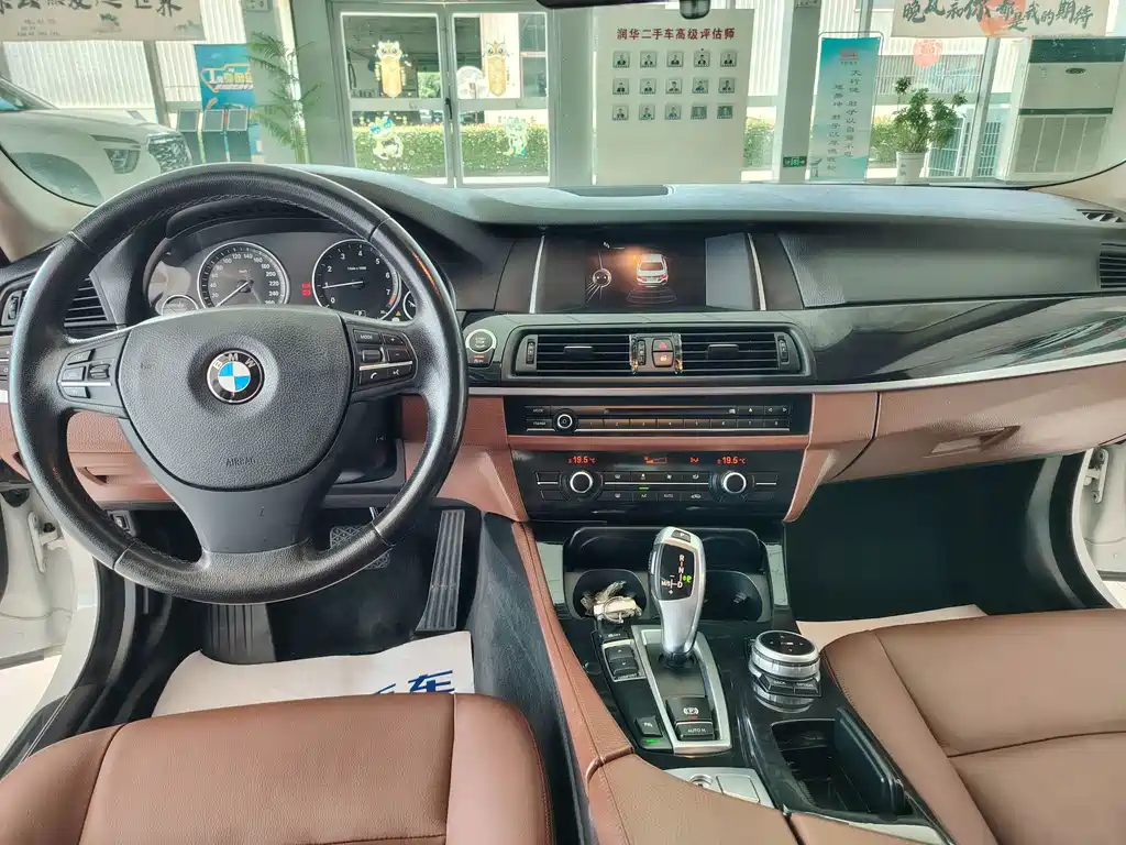 BMW 5 Series 2015 — фото 8