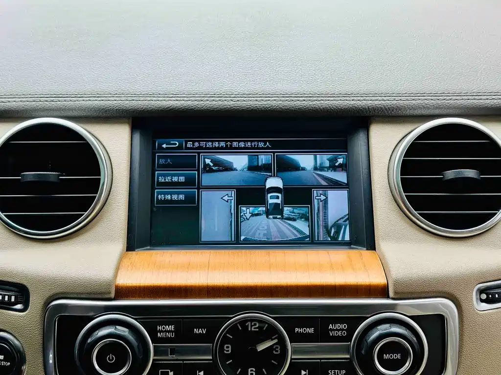 Land Rover Discovery 2015 — фото 14