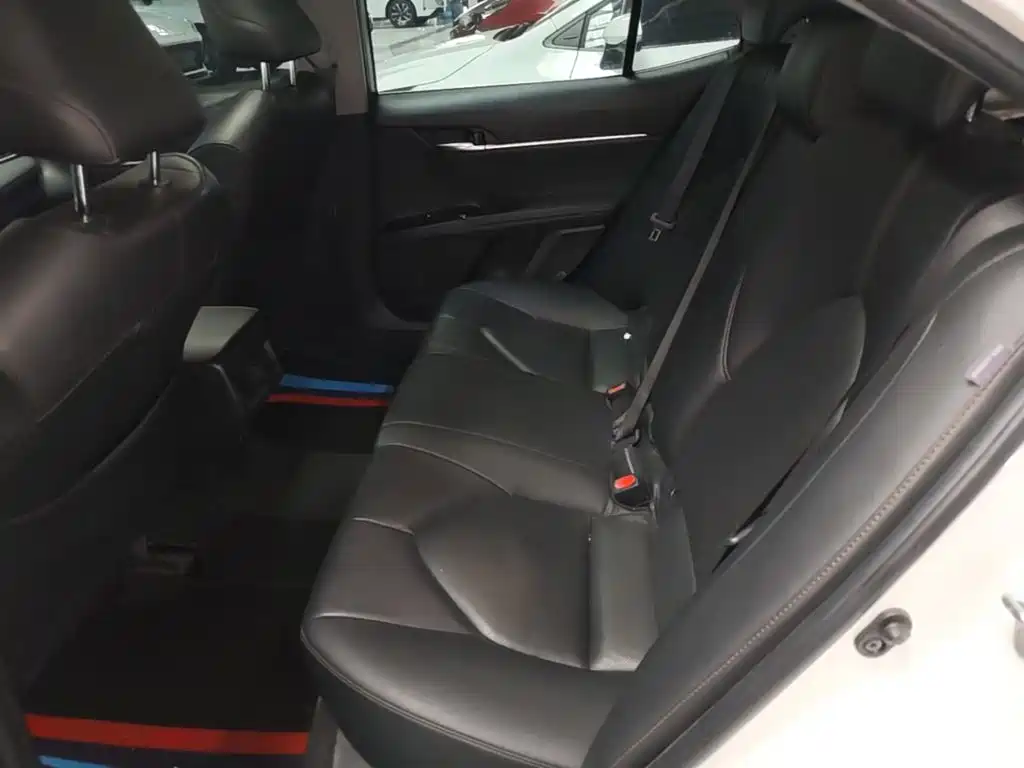 Toyota Camry 2019 — фото 17