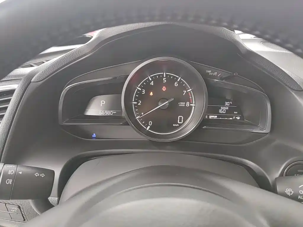 Mazda 3 Axela 2018 — фото 12