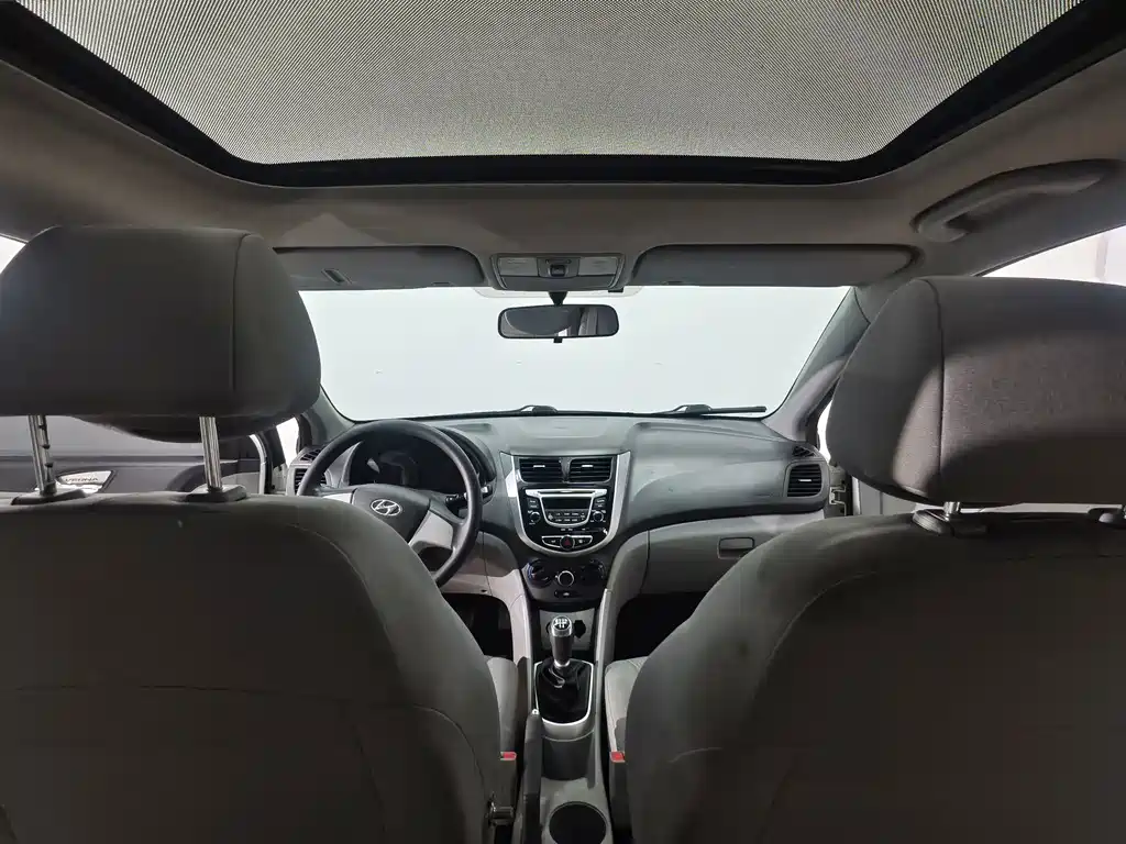 Hyundai Accent 2013 — фото 10