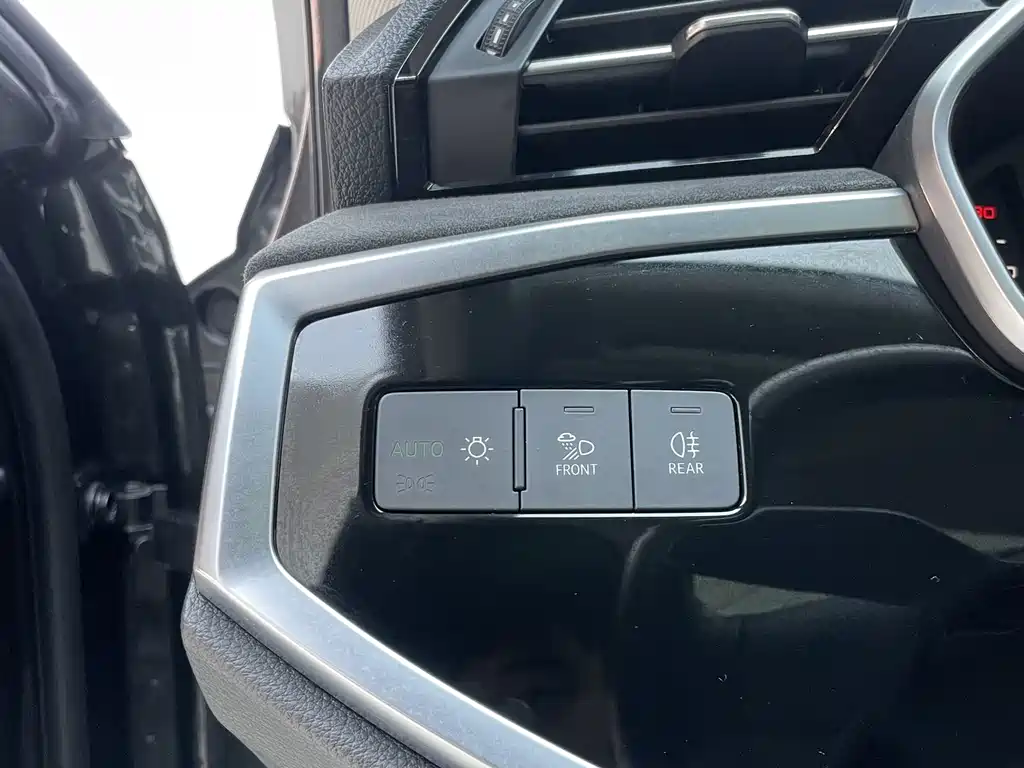 Audi Q3 Sportback 2023 — фото 17