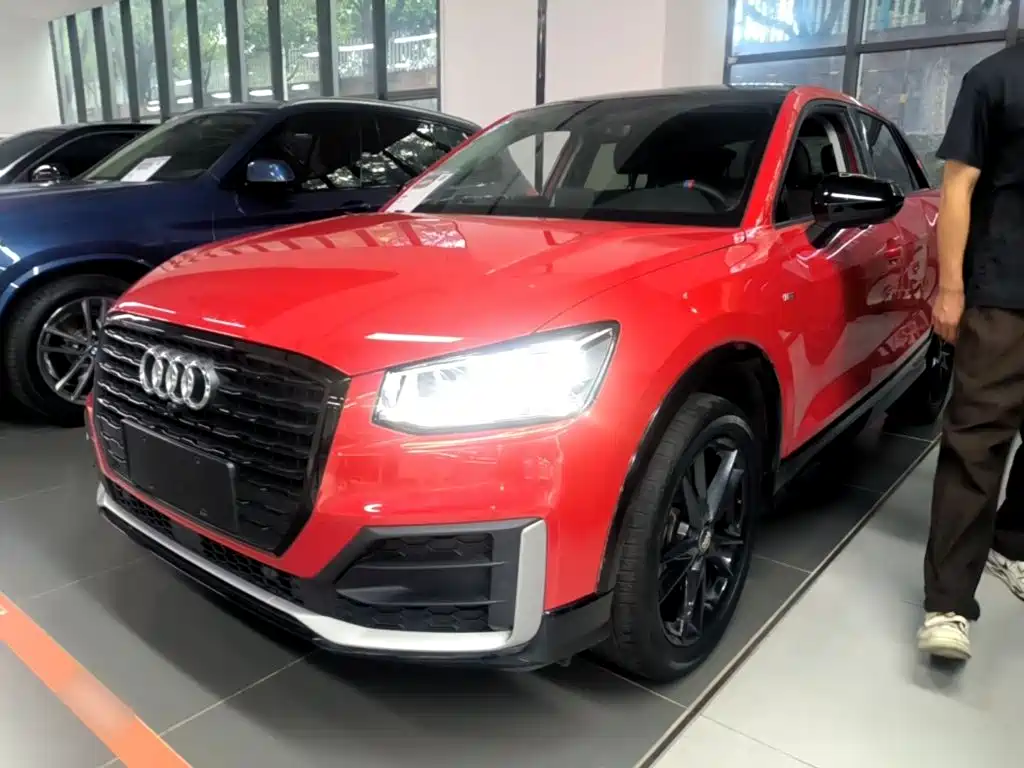 Audi Q2L 2021 — фото 1
