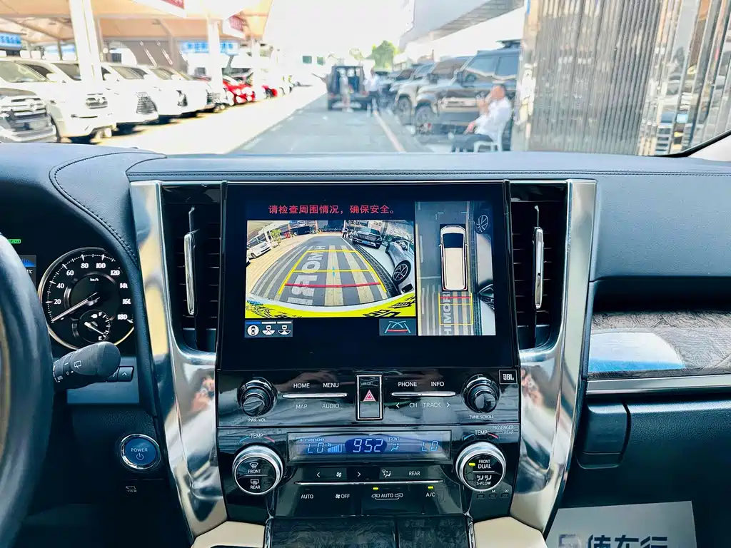 Toyota Alphard 2021 — фото 12
