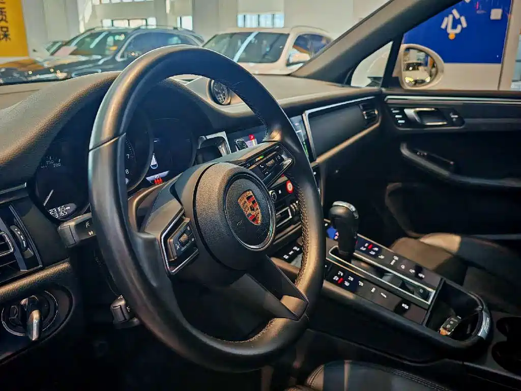 Porsche Macan 2023 — фото 18