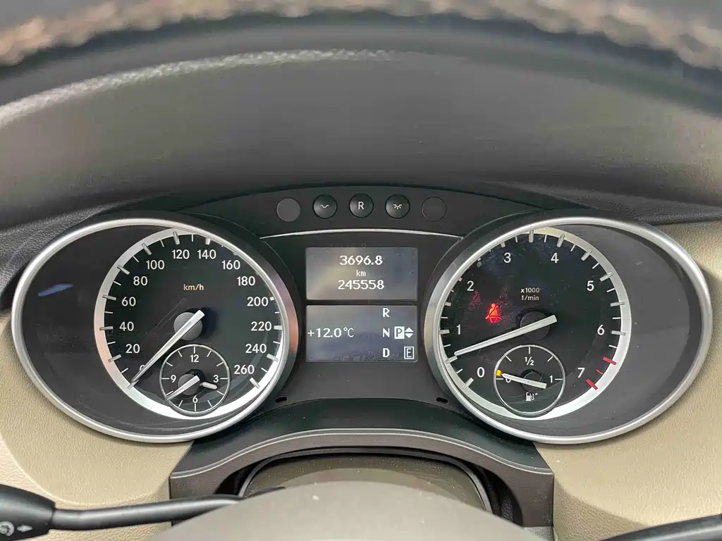 Mercedes-Benz R-Class 2015 — фото 8