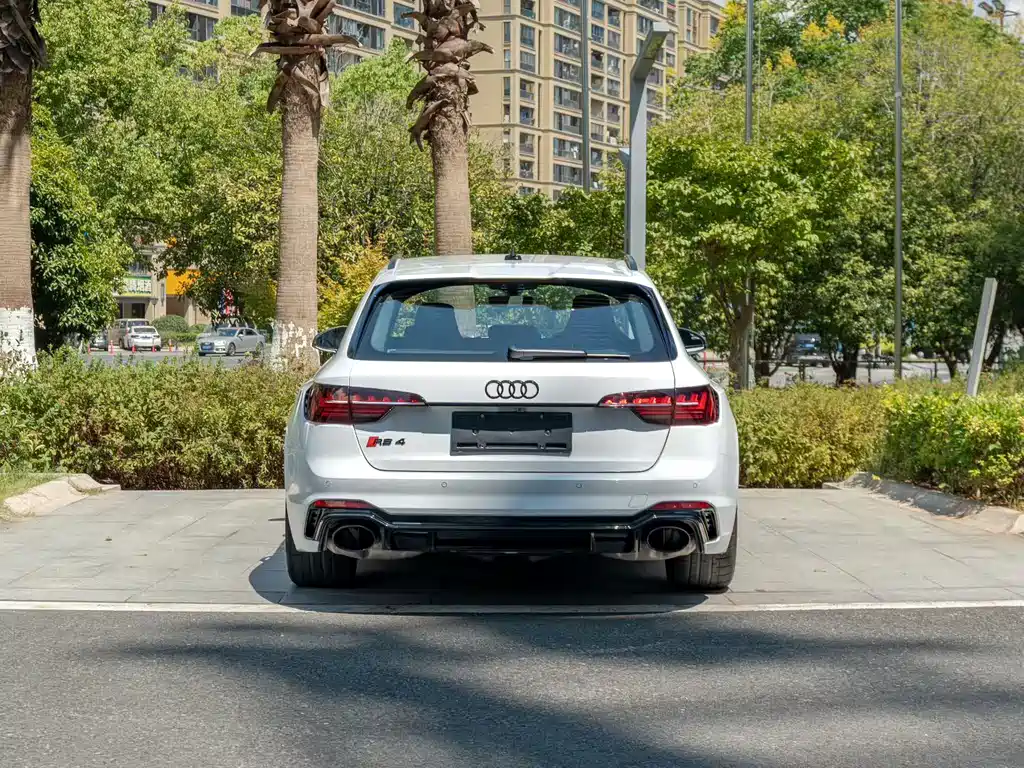 Audi RS 4 2024 — фото 5
