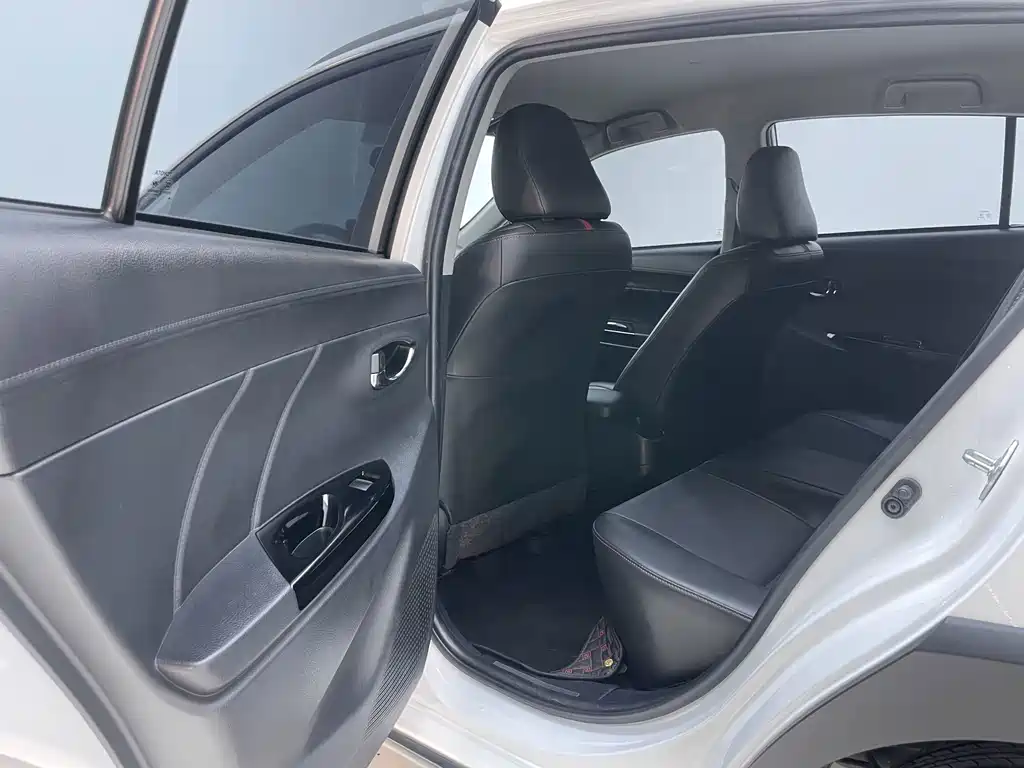 Toyota Yaris L 2022 — фото 19