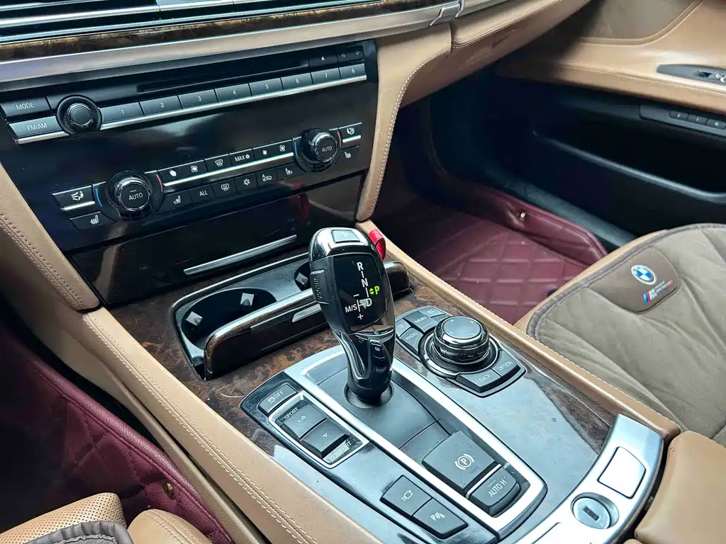 BMW 7 Series 2013 — фото 12