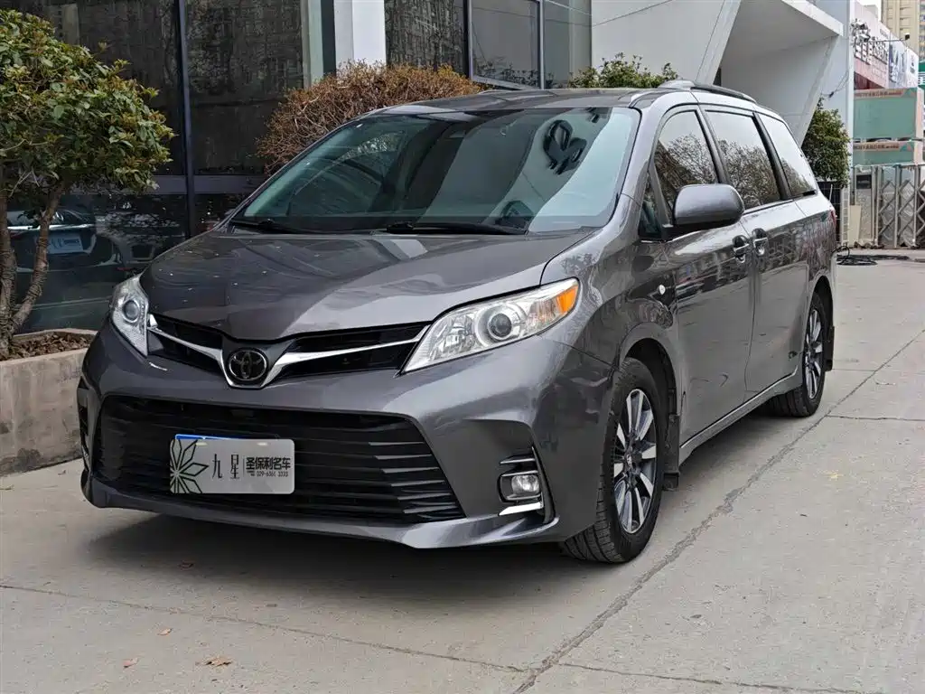 Toyota Sienna 2019 — фото 1