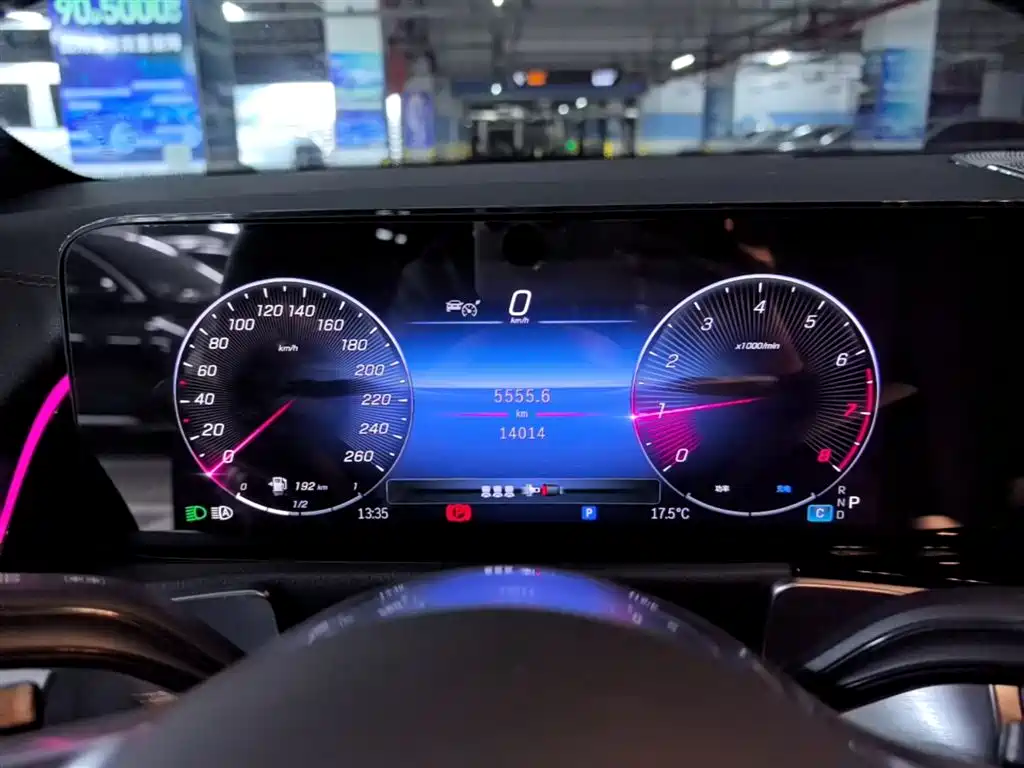Mercedes-Benz GLB 2025 — фото 12