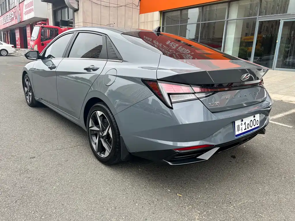 Hyundai Elantra 2022