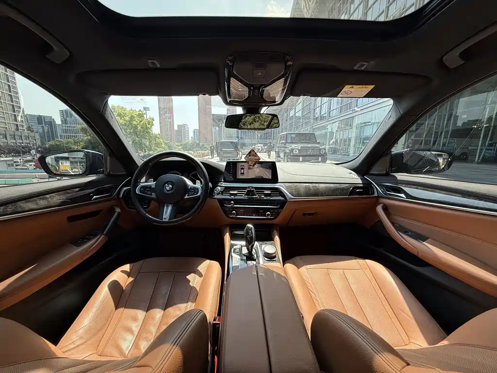 BMW 5 Series 2018 — фото 13
