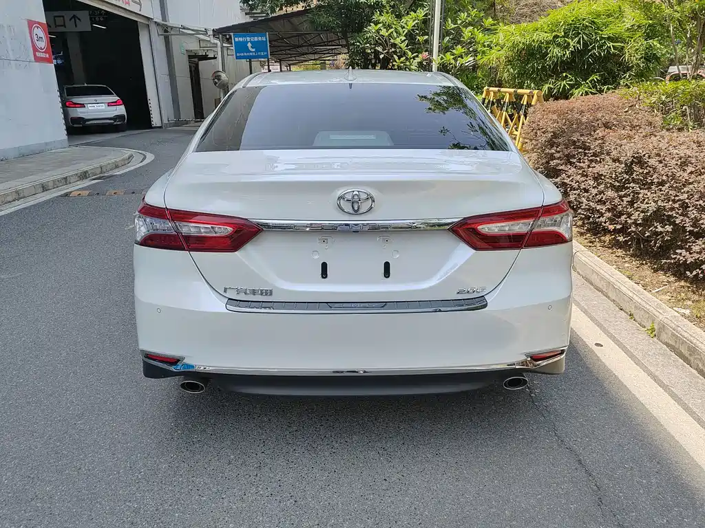 Toyota Camry 2023 — фото 4