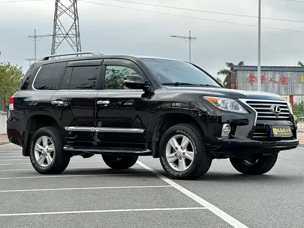 Lexus LX 2013