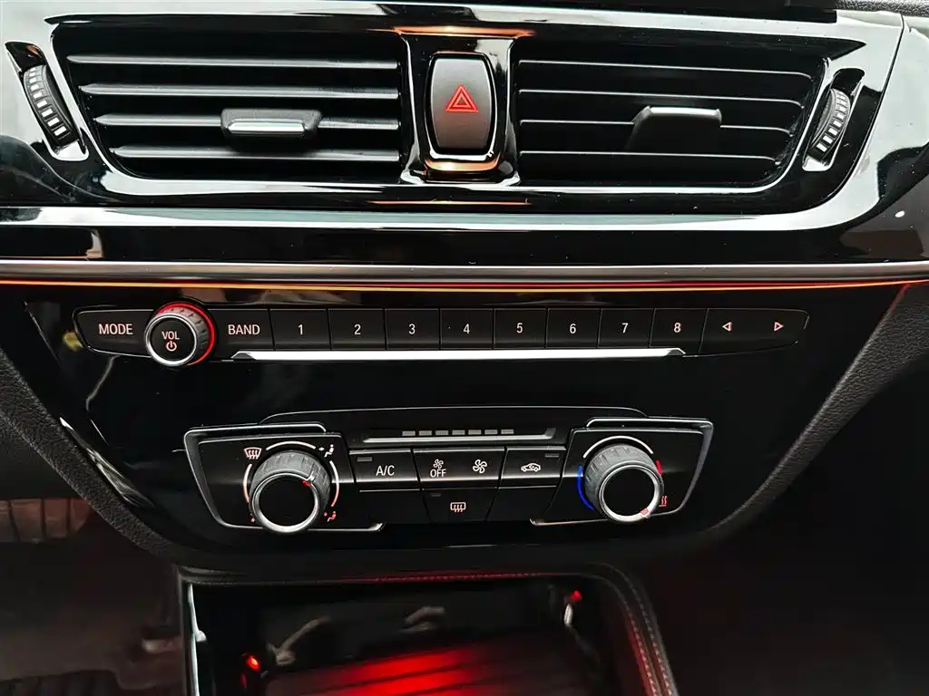 BMW 1 Series 2022 — фото 15
