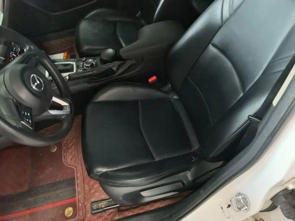 Mazda 3 Axela 2019 — фото 15