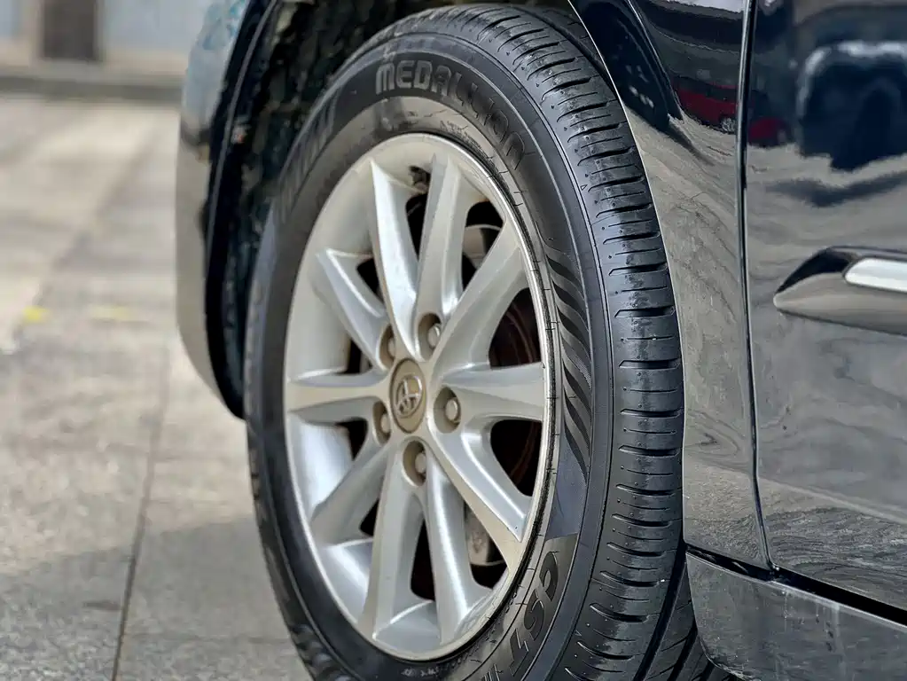 Toyota Camry 2014 — фото 11