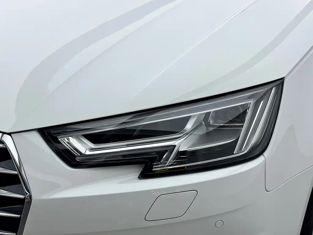 Audi A4L 2018 — фото 11