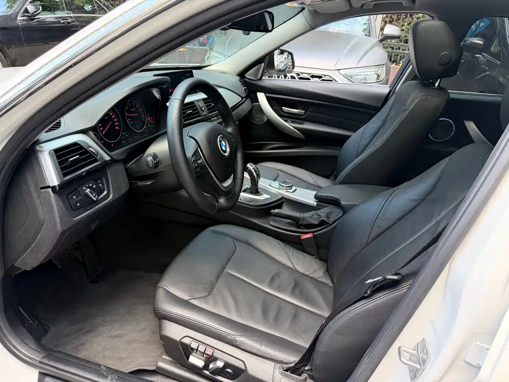 BMW 3 Series 2016 — фото 14