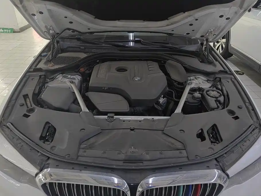 BMW 5 Series 2018 — фото 10