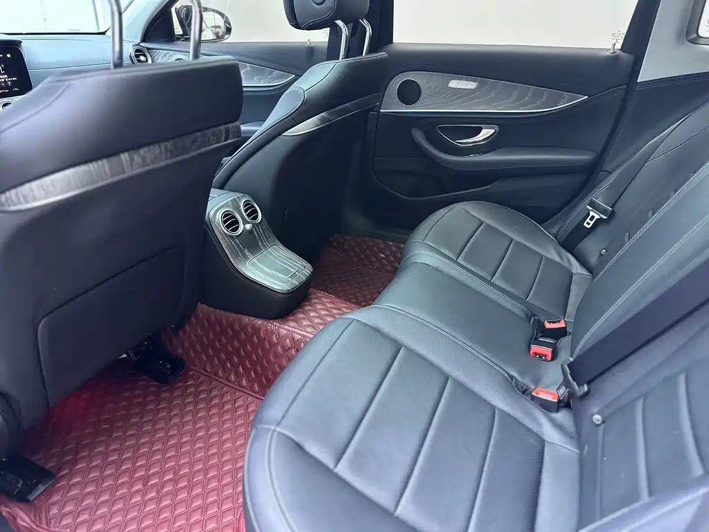 Mercedes-Benz E-Class 2023 — фото 10