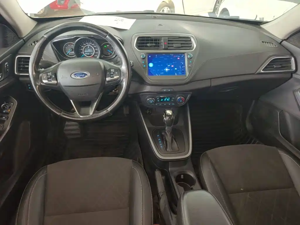 Ford Escort 2021 — фото 10