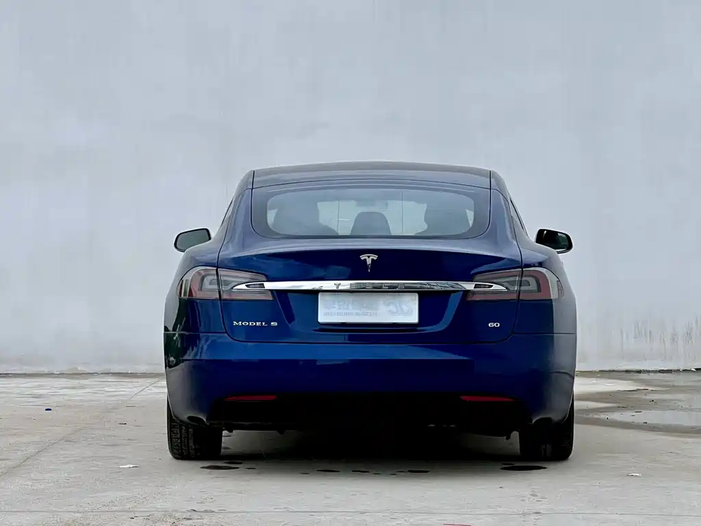 Tesla Model S 2017 — фото 16