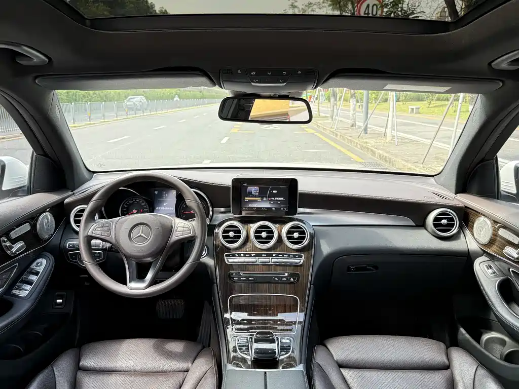 Mercedes-Benz GLC 2017 — фото 13
