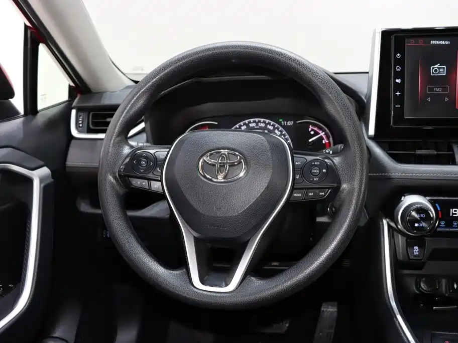 Toyota RAV4 2020 — фото 13