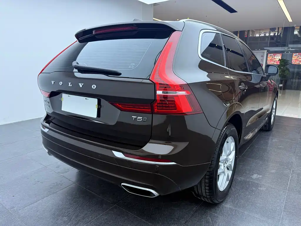 Volvo XC60 2021 — фото 9