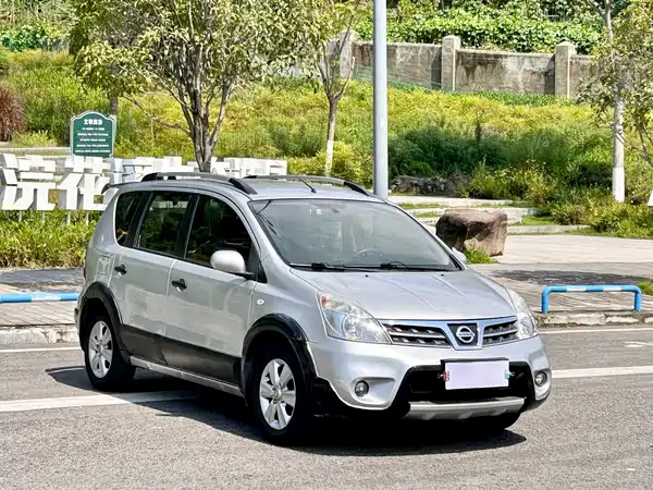 Nissan Livina 2010
