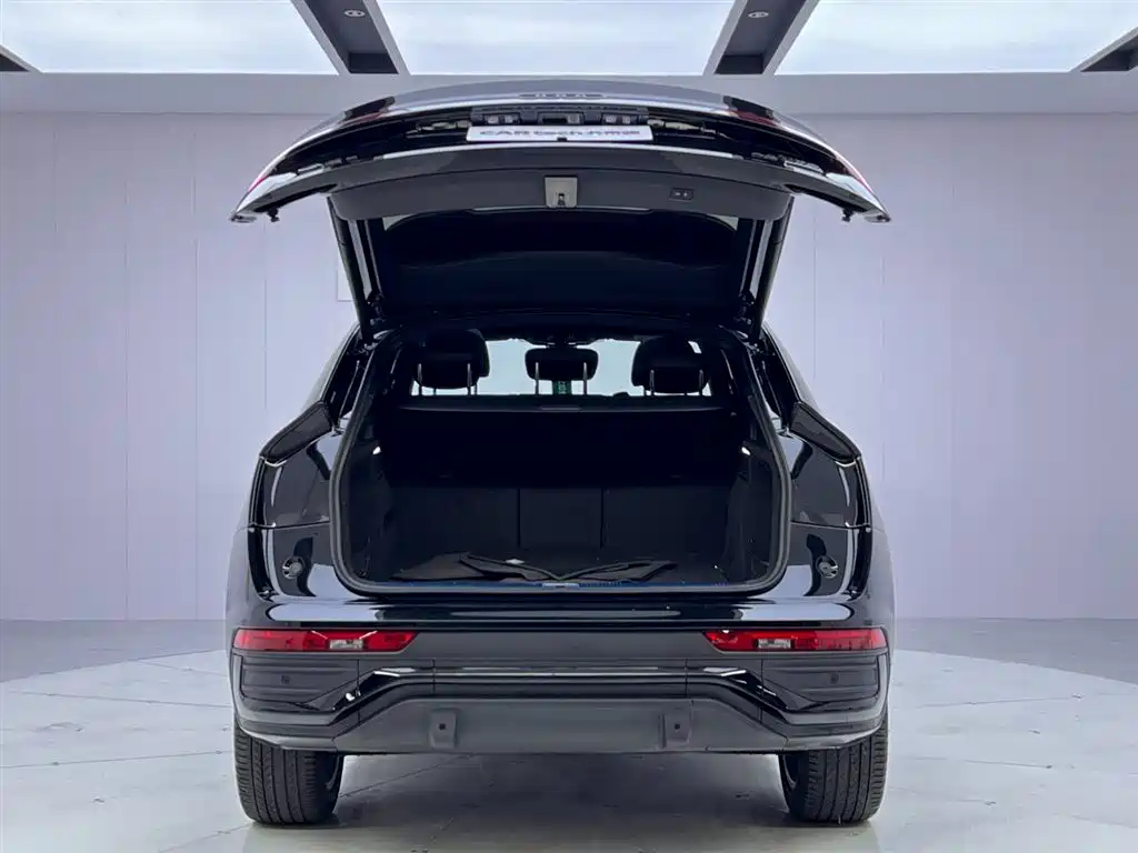 Audi Q5L Sportback 2023 — фото 9