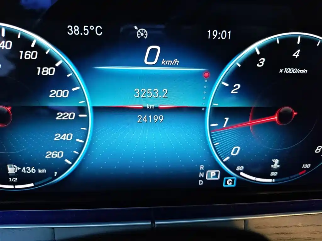 Mercedes-Benz E-Class 2022 — фото 13