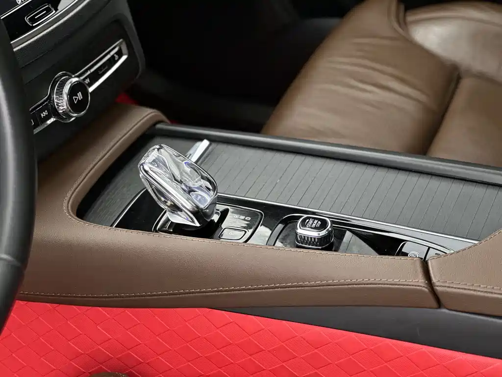 Volvo XC90 PHEV 2022 — фото 14