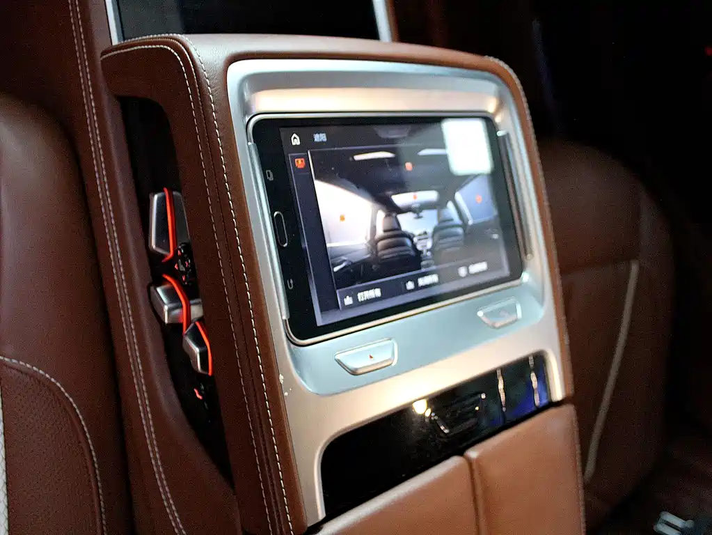 BMW 7 Series 2018 — фото 11