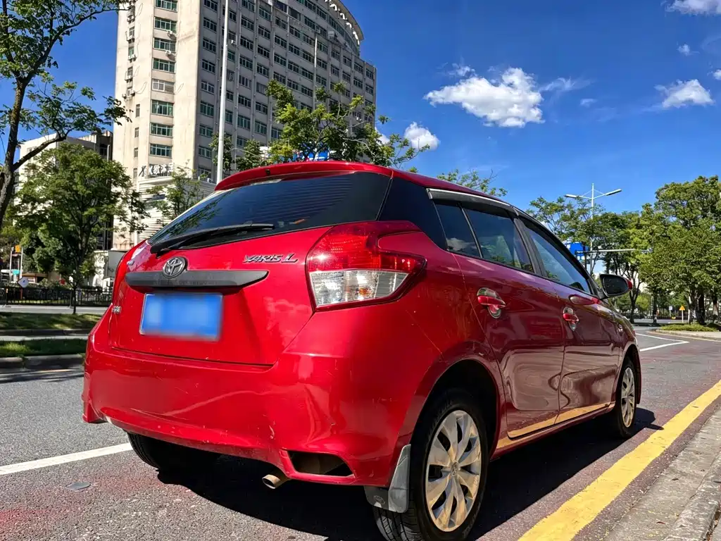 Toyota Yaris L 2014 — фото 11