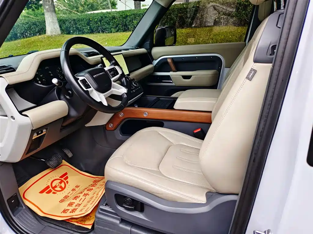 Land Rover Defender 2022