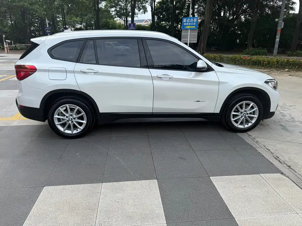 BMW X1 2018 — фото 9